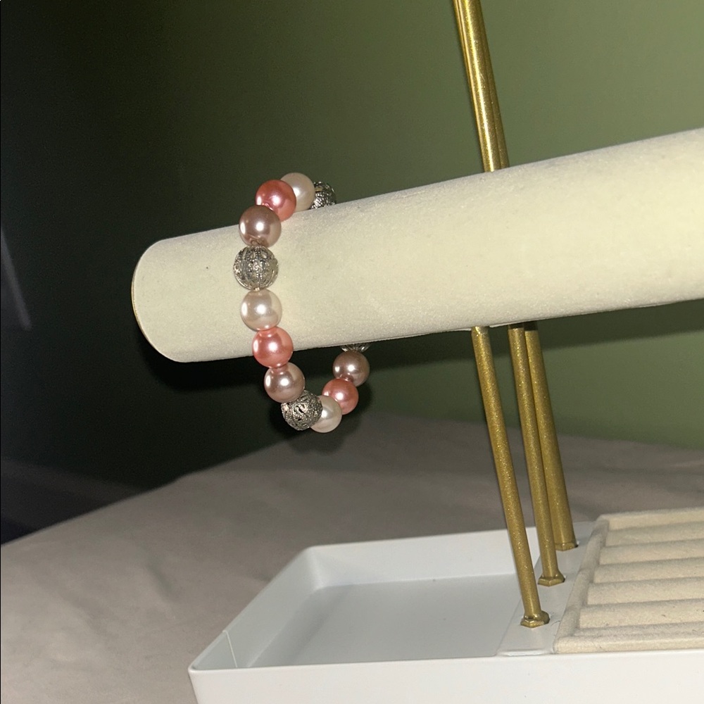 Elegant Pink and White Pearl Bracelet